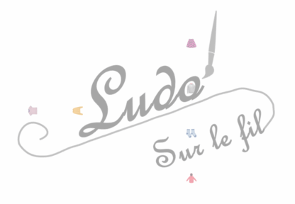 Suis les parcours codés - Vêtements et Accessoires : pantalons, bas, hauts, chaussures... - codage, repérage et vocabulaire spatial - jeu et atelier autonome et autocorrectif Maternelle (Cycle 1) et Primaire (Cycle 2) - Niveaux et difficulté progressifs - PDF à télécharger et à imprimer ou jeu imprimé - difficulté progressive et solutions - lslf